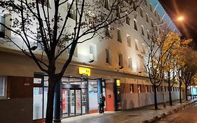 Hotelf1 Paris Porte De Montreuil